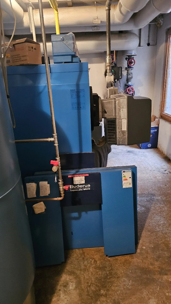 Heizungsanlage in einem betreuten Technikraum